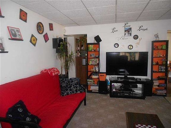 5th image of 210 W Waterford St