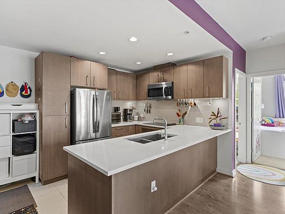4th image of 5981 Gray Ave #313