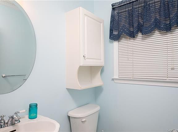 5th image of 604 Ottawa Dr