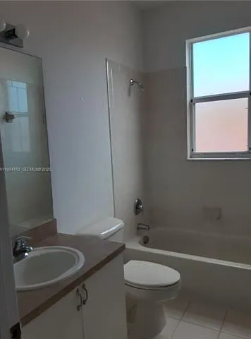 3760 NE 9th Ct — Photo 6