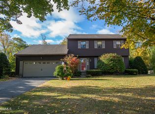 108 Clydesdale Dr, Pittsfield, MA 01201