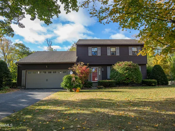 108 Clydesdale Dr, Pittsfield, MA 01201