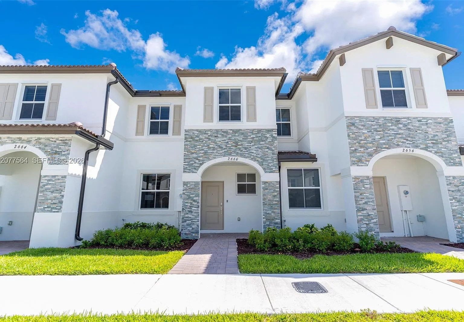 3 bed, 2.5 bath, 1483 sqft, $2,400 — Photo 1