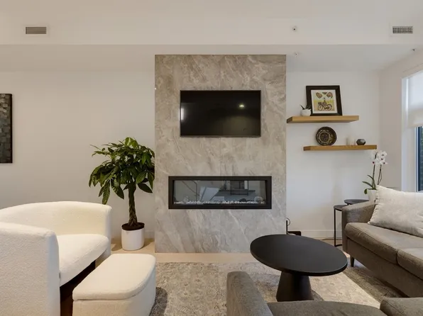 1960 Glenaire Dr #20, North Vancouver, BC V7P 1Y1