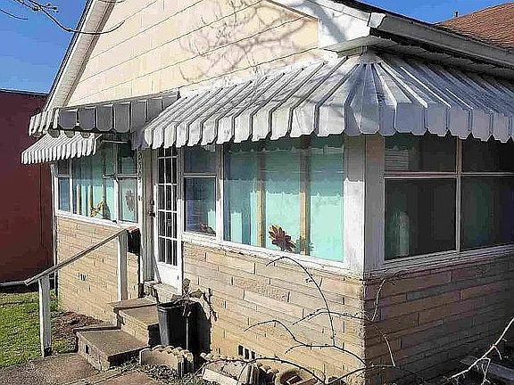 2nd image of 2507 25th St