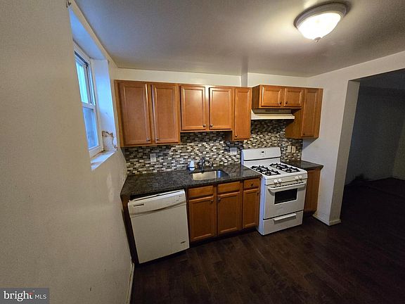 5th image of 1121 Cleveland St
