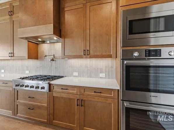 7856 W Flathead Lake St, Eagle, ID 83616