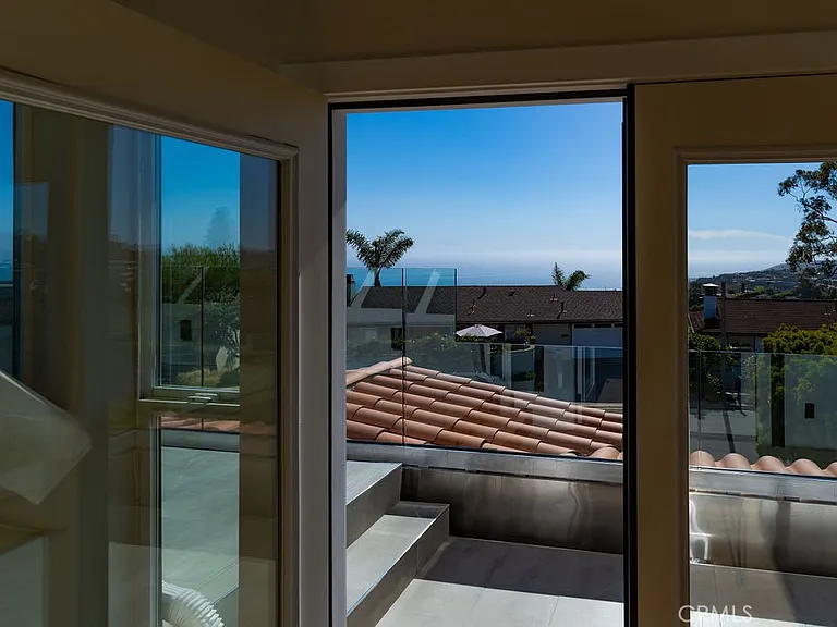 2850 Zell Dr — Photo 35