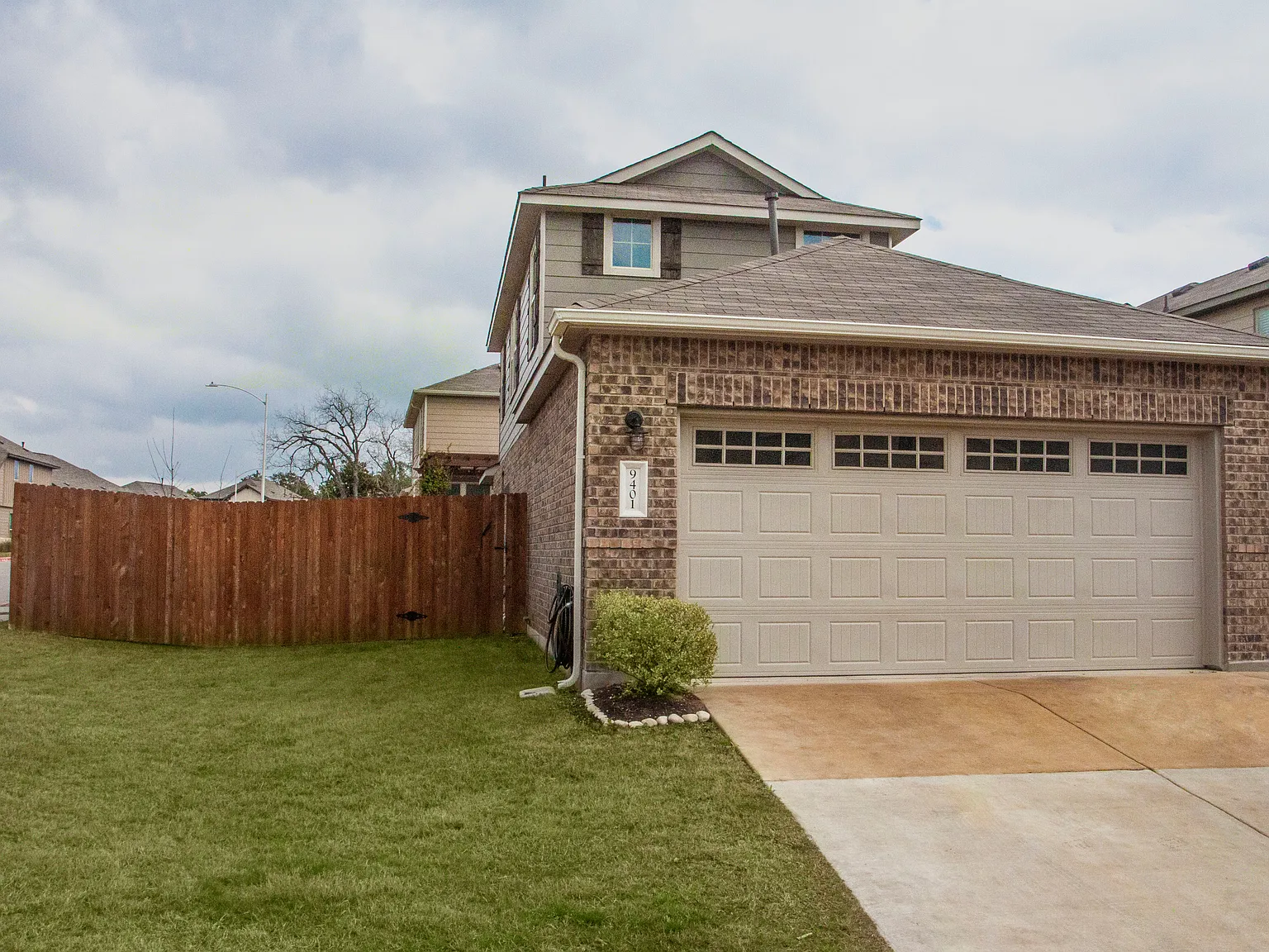 3 bed, 2.5 bath, 1819 sqft, $2,499 — Photo 2