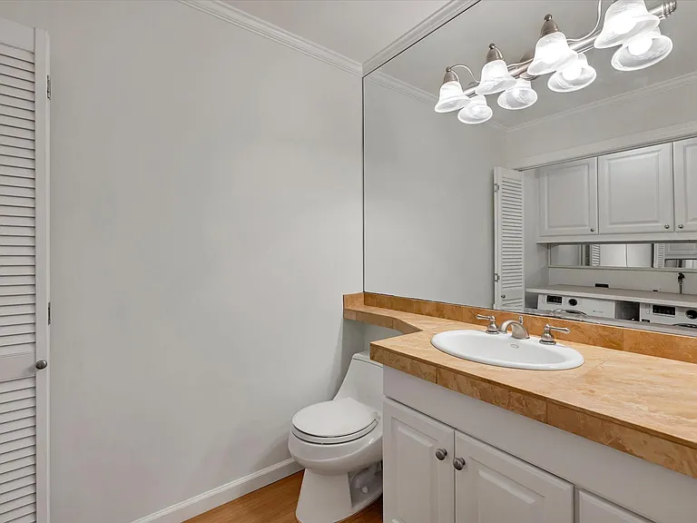 4 W Harbor Dr — Photo 11