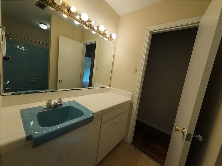 5209 Maudelayne Dr N — Photo 12