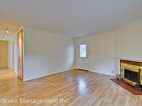 3rd image of 3189 Maddux Dr