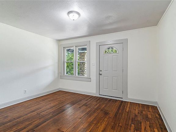 4th image of 5512 Jackson Ave