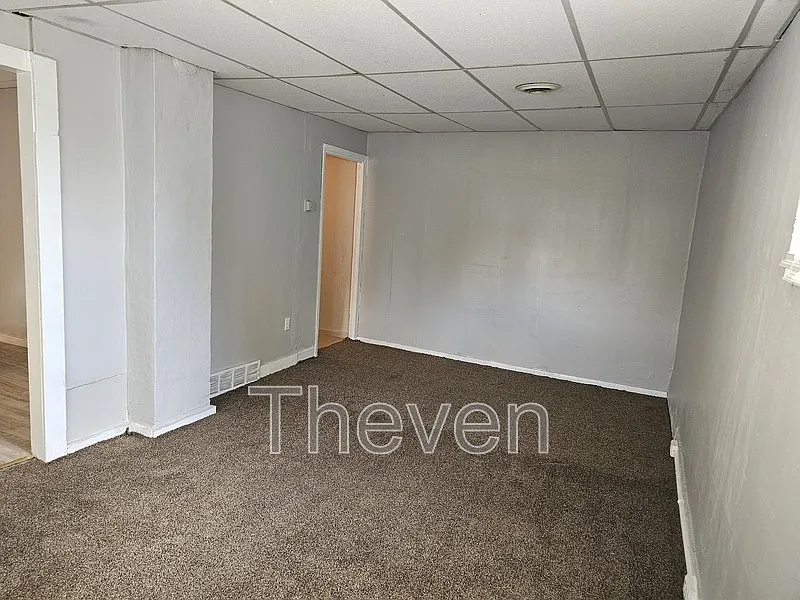 3 bed, 1.0 bath, 900 sqft, $1,100 — Photo 1