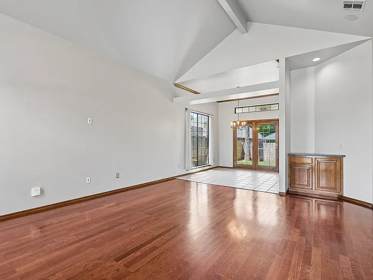1809 Courtney Ln — Photo 5