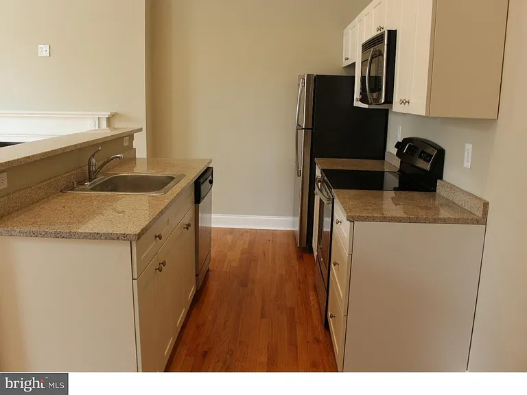 408 S 9th St #3F — Photo 9