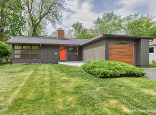 536 Lawndale Ave, Woodstock, IL 60098