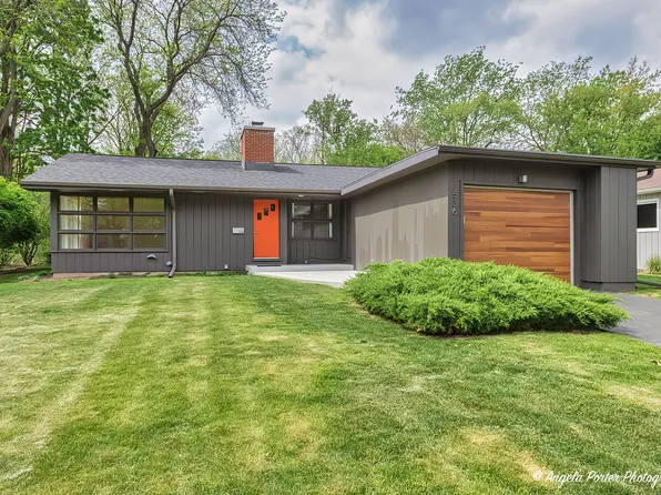 536 Lawndale Ave, Woodstock, IL 60098