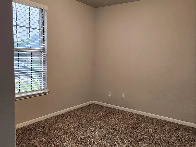 8519 Golden Field Dr — Photo 15