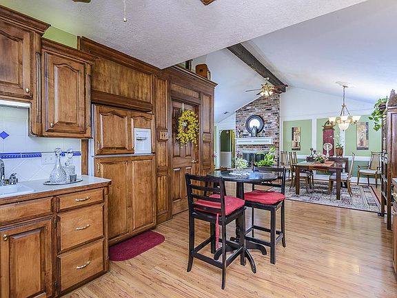 3rd image of 5335 Appleblossom Ln
