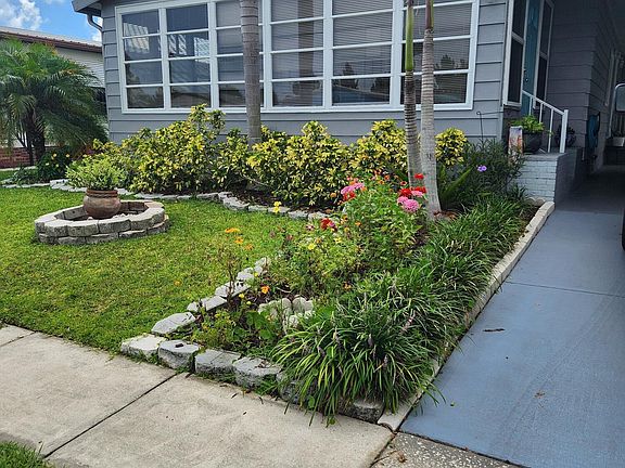 2nd image of 2310 Coconut Palm Dr NE