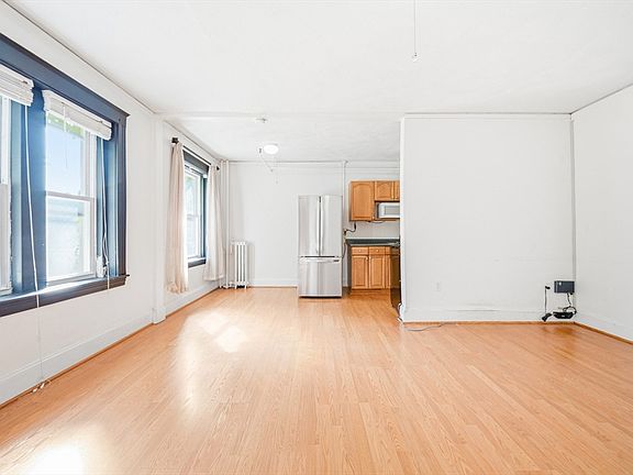 4th image of 1607 Commonwealth Ave APT 4