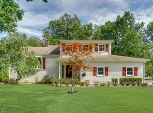 180 Acorn Dr, Clark, NJ 07066