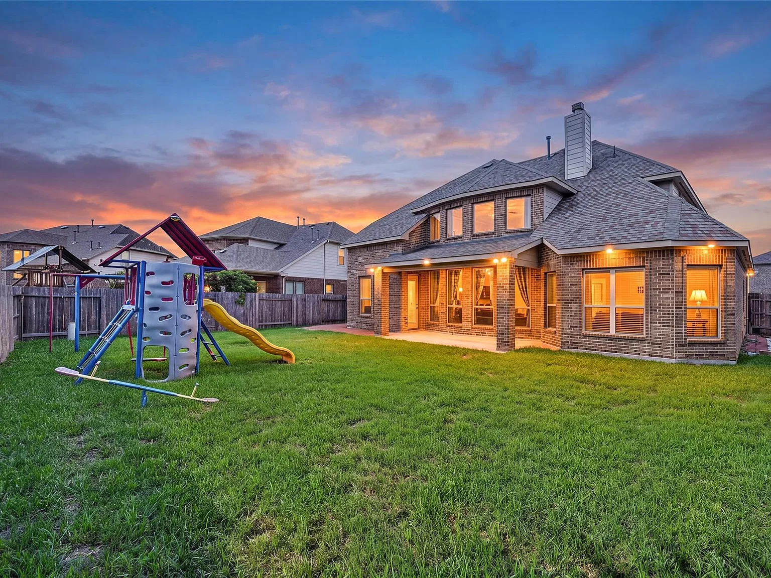 4 bed, 3.5 bath, 3217 sqft, $3,300 — Photo 2