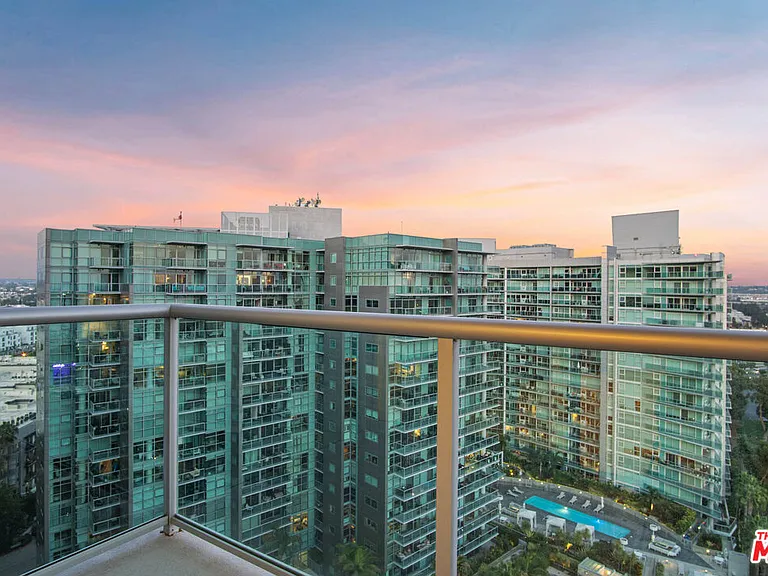 13700 Marina Pointe Dr #1801 — Photo 14
