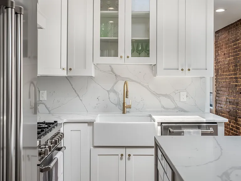 232 Willow Ave #4R — Photo 4