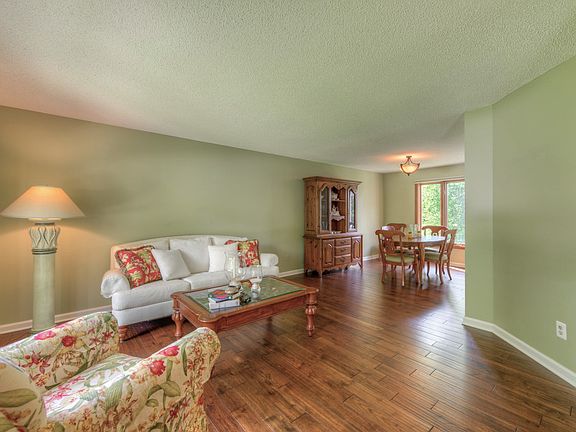 3rd image of 4725 Kingsview Ln N