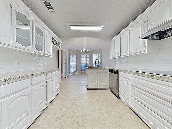 4th image of 201 N Winding Oaks Dr
