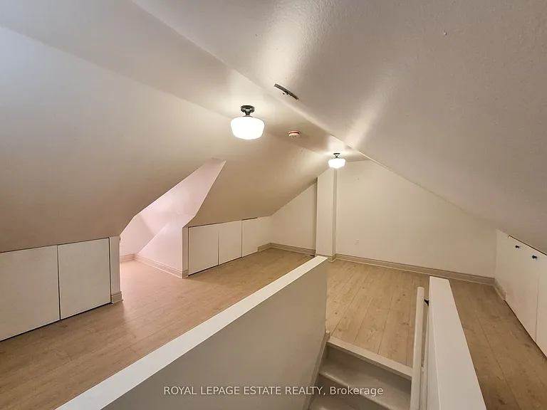 561 Parliament St — Photo 6