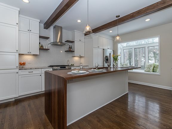 Kitchen - Just add Stools!