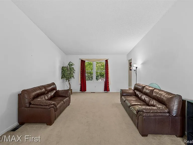 36010 Congress Rd — Photo 6