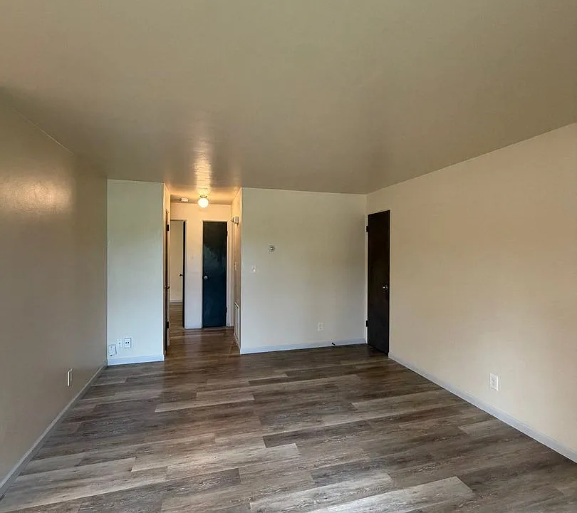 3309 E Edgemere Dr