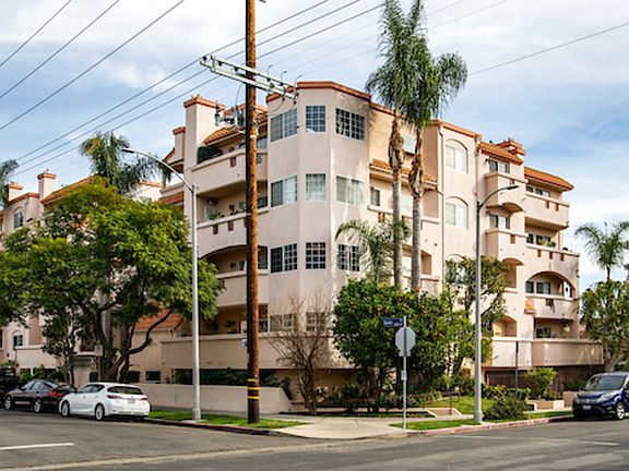 3rd image of 11870 Idaho Ave Unit 104