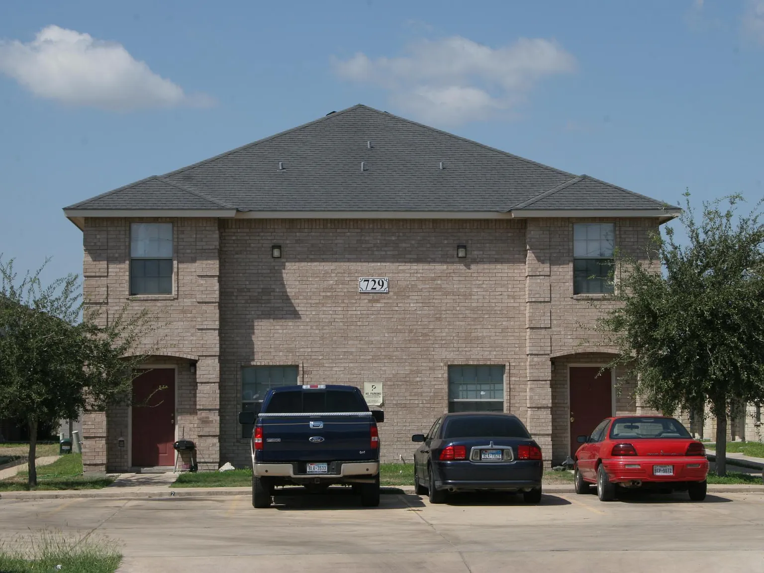 2 bed, 2.5 bath, 1100 sqft, $900 — Photo 1