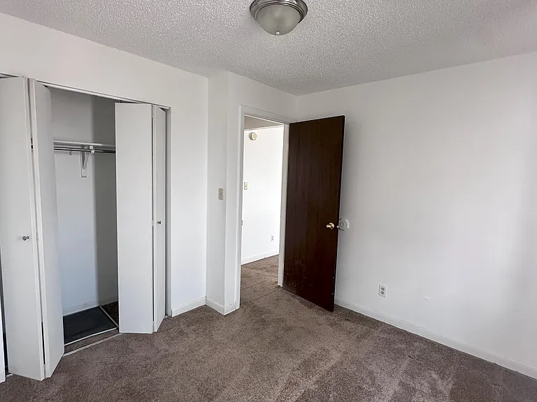 1627 W Maple St — Photo 6