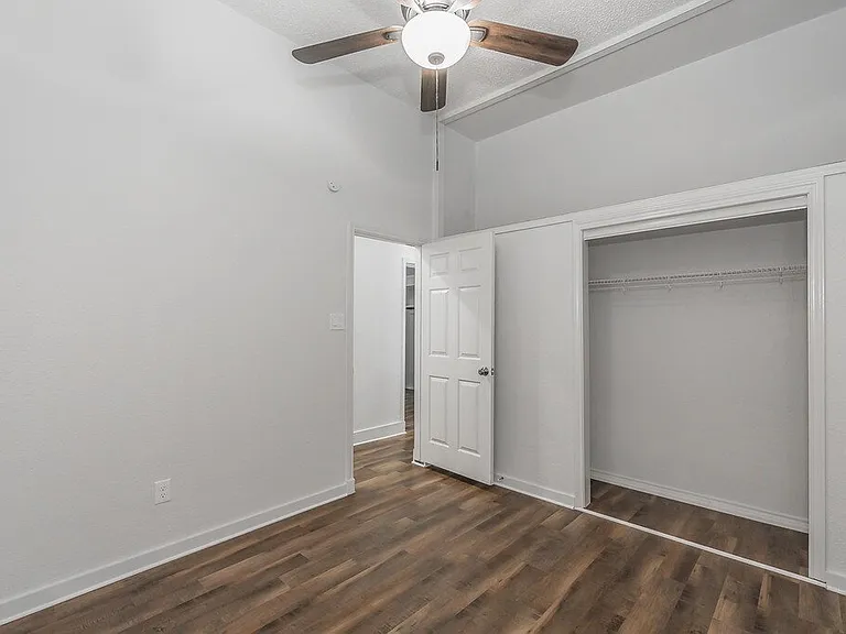 505 N Lamar St — Photo 15
