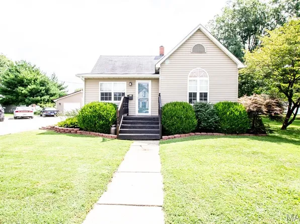 708 N Hibbard St, Staunton, IL 62088