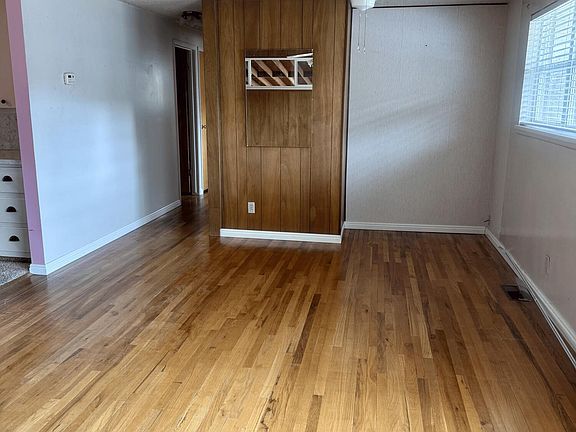 4th image of 506 S 75 E