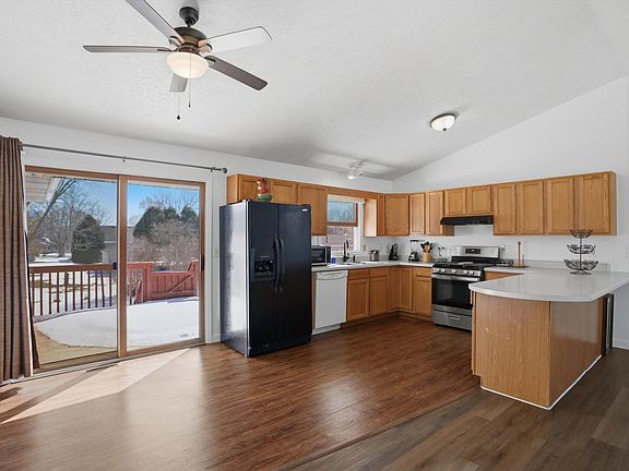 3rd image of 114 Galahad Ct SE