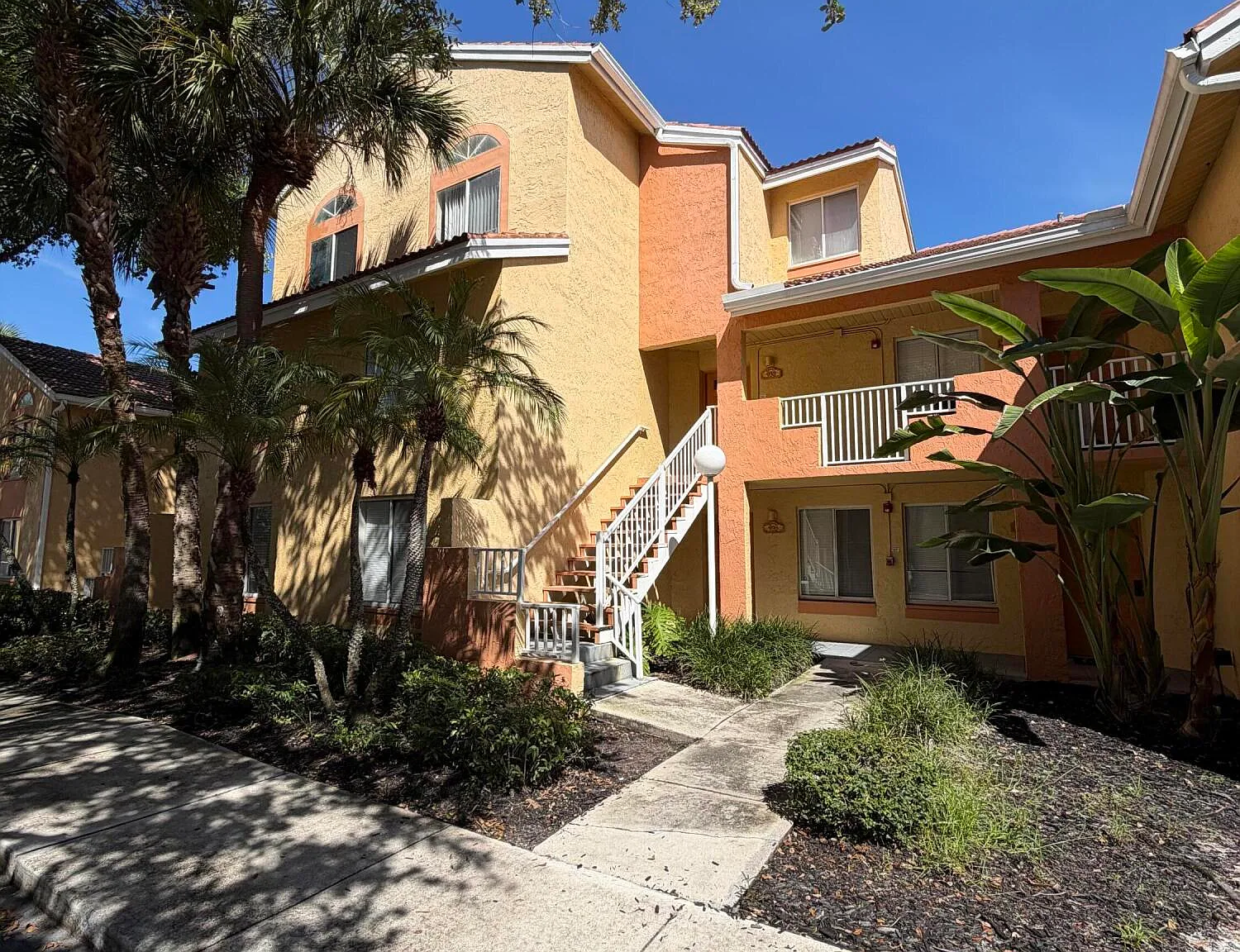 2 bed, 2.0 bath, 1074 sqft, $2,250 — Photo 2