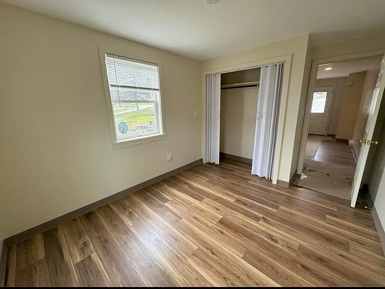425-435 Pleasant St #5 — Photo 2