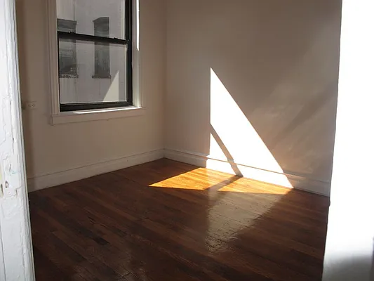 Rented by Monarch Realty Holdings | media 9