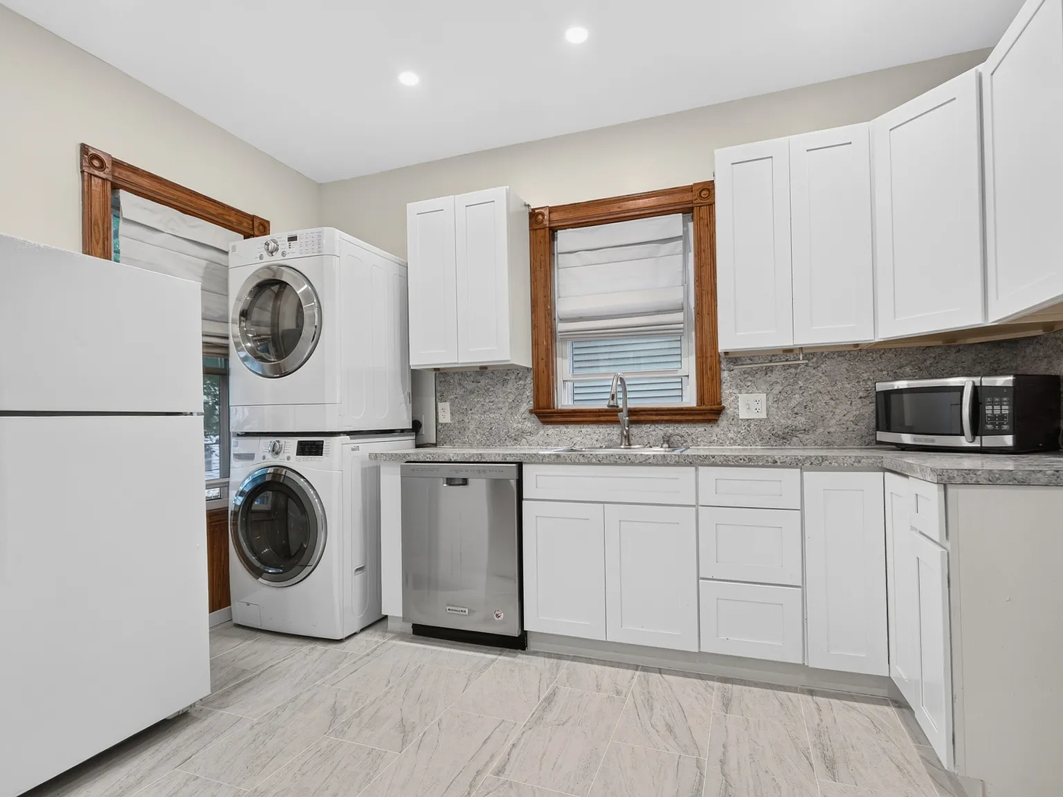 5 bed, 1500 sqft, $3,500 — Photo 2