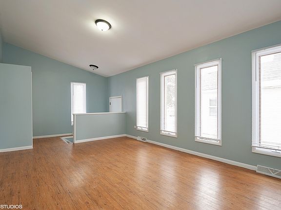 5th image of 132 N Sumac Ave