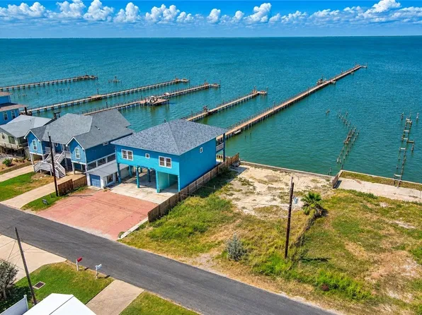 150 Ridge Harbor Dr, Rockport, TX 78382