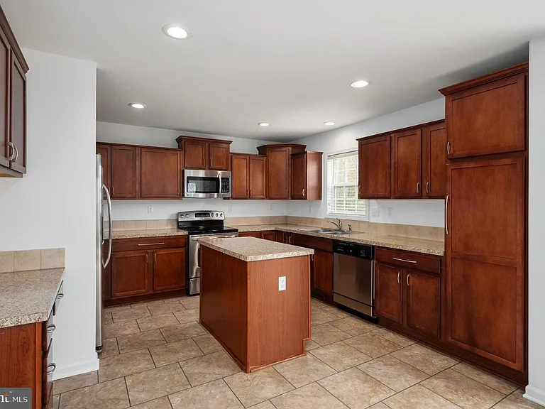 259 Olympic Dr — Photo 17